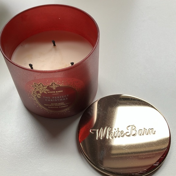 USED 🎄THE PERFECT CHRISTMAS 🎄 3- WICK CANDLE WHITE BARN/ BATH BODY WORKS - Picture 6 of 8